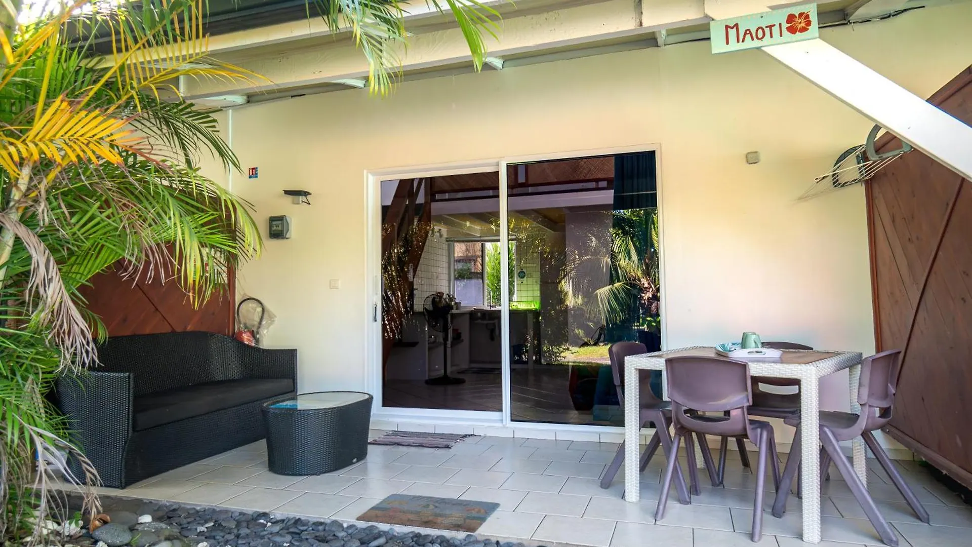 Guest house Manomano Lodge Papara